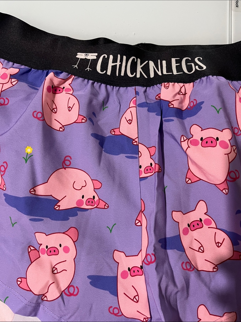 Chicknlegs Women’s Piggies 1.5 Split Shorts